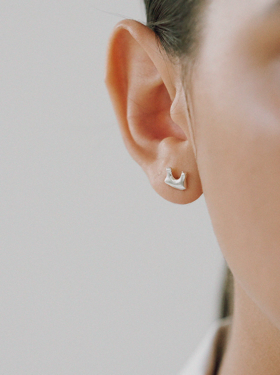 Sensual mini earring